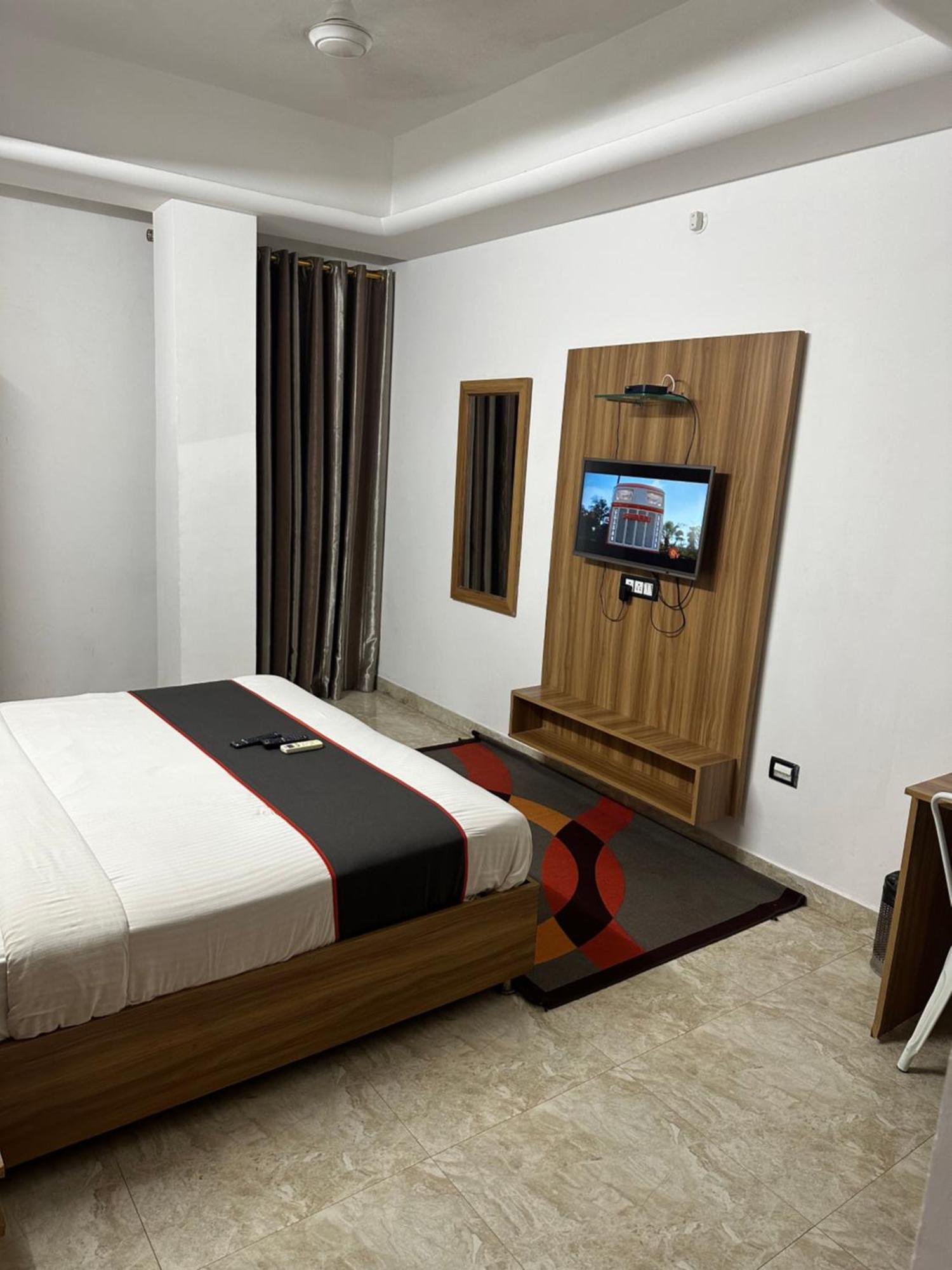 Gulnaar Inn Chennai Esterno foto