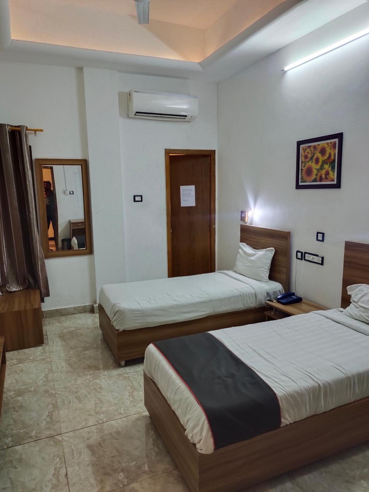 Gulnaar Inn Chennai Esterno foto