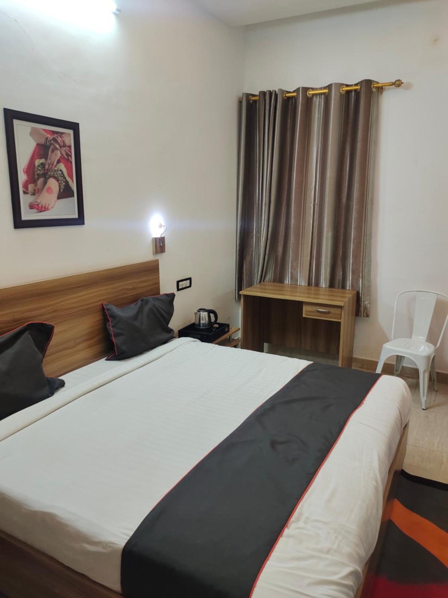 Gulnaar Inn Chennai Esterno foto