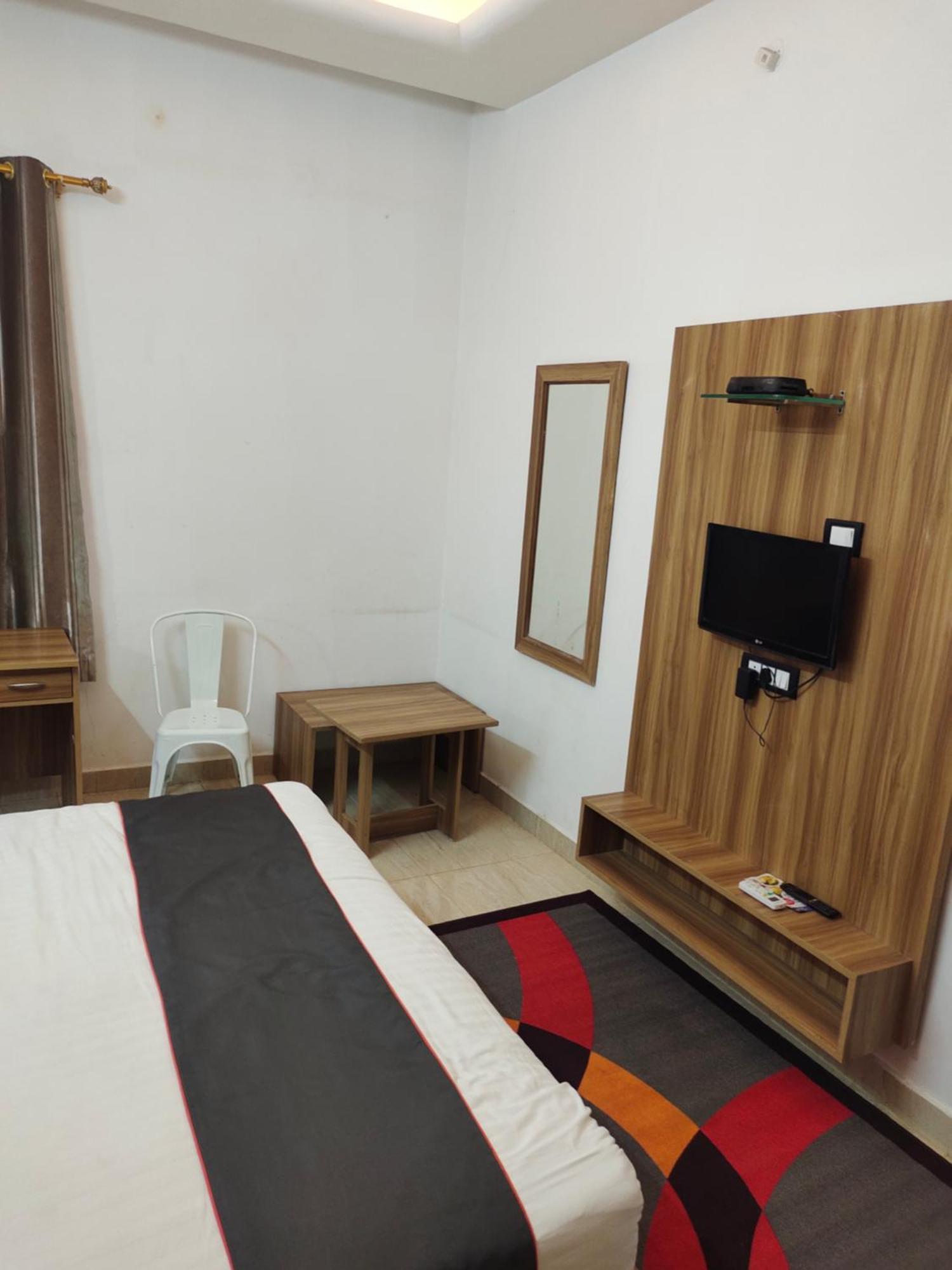 Gulnaar Inn Chennai Esterno foto