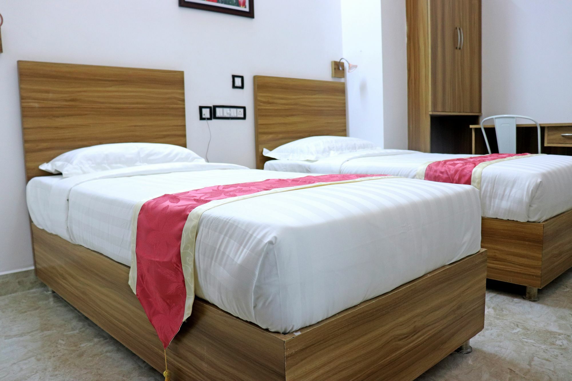 Gulnaar Inn Chennai Esterno foto